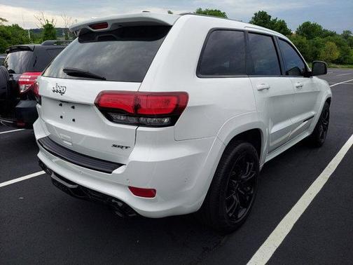 Photo 4 of 5 of 2017 Jeep Grand Cherokee SRT