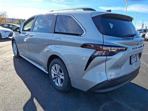 2025 Toyota Sienna XLE