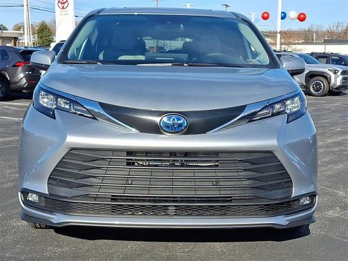 2025 Toyota Sienna XLE