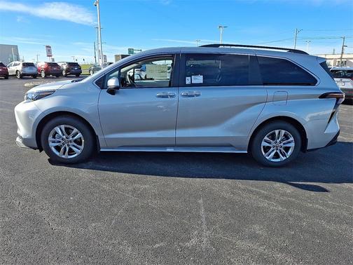 2025 Toyota Sienna XLE