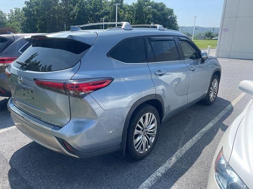 2023 Toyota Highlander Platinum