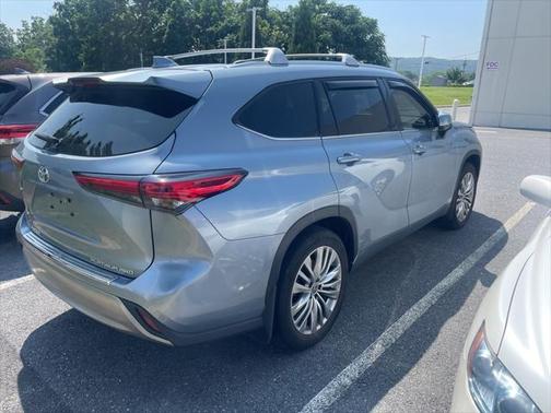 2023 Toyota Highlander Platinum