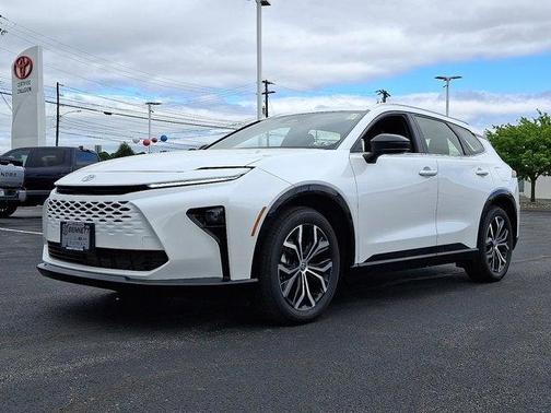 2025 Toyota Crown Signia XLE