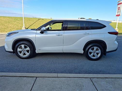 2022 Toyota Highlander Hybrid LE