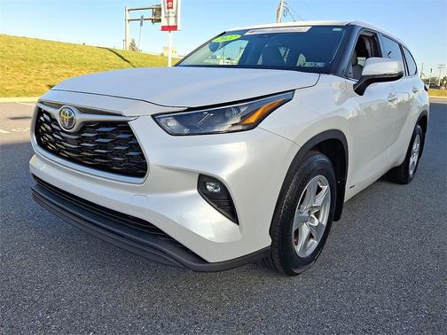 2022 Toyota Highlander Hybrid LE