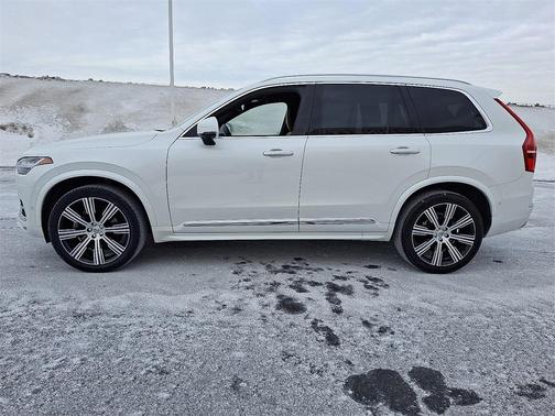 2022 Volvo XC90 T6 Inscription