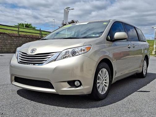 2017 Toyota Sienna XLE