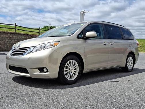 2017 Toyota Sienna XLE