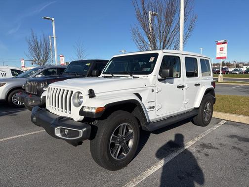 2023 Jeep Wrangler 4-Door Sahara 4x4
