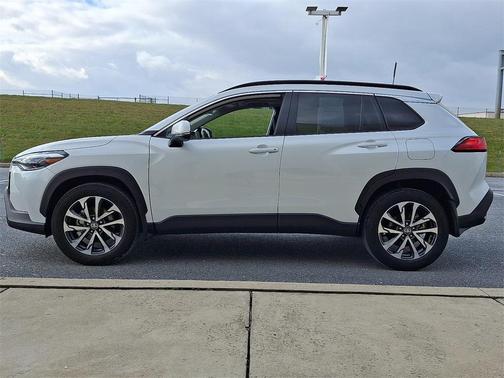 2024 Toyota Corolla Cross XLE