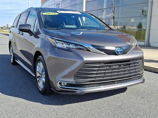 2022 Toyota Sienna XLE 7 Passenger