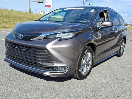 2022 Toyota Sienna XLE 7 Passenger