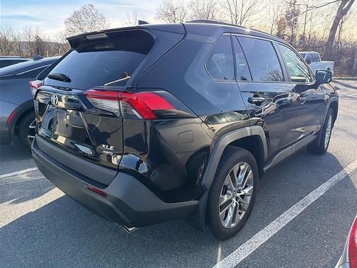 2021 Toyota RAV4 XLE Premium