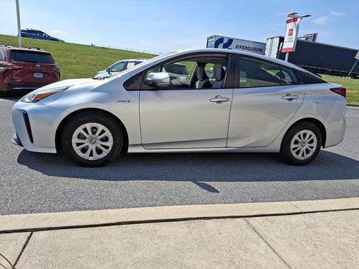 2019 Toyota Prius LE
