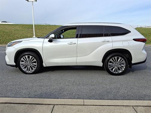 2023 Toyota Highlander Platinum