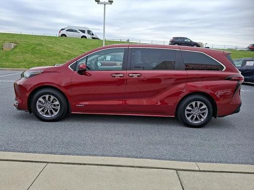2021 Toyota Sienna XLE 7 Passenger