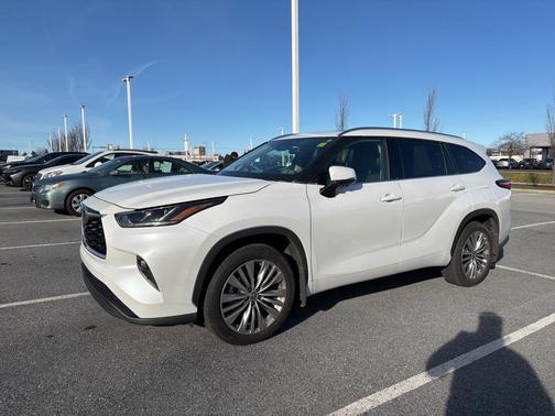 2023 Toyota Highlander Platinum