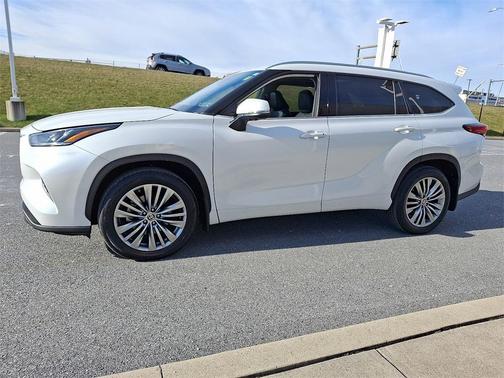 2023 Toyota Highlander Platinum