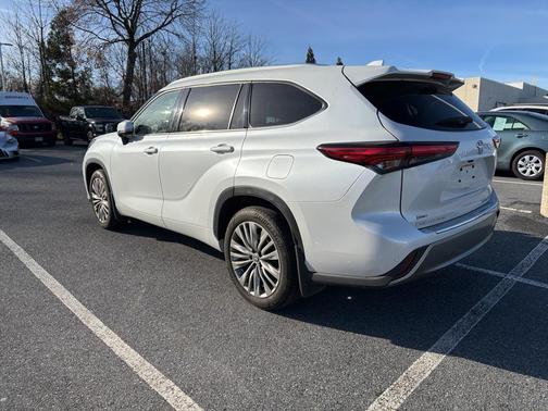 2023 Toyota Highlander Platinum