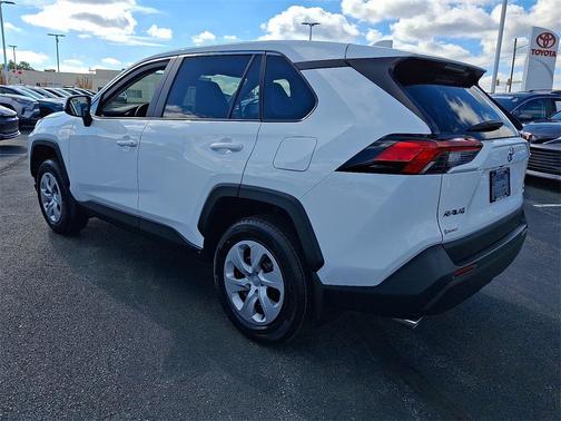 2025 Toyota RAV4 LE