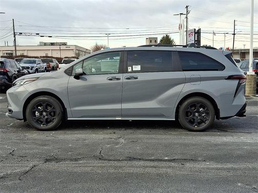 2025 Toyota Sienna Woodland Edition