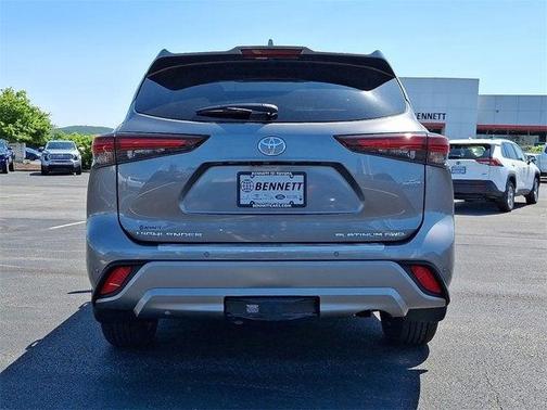 2025 Toyota Highlander Platinum