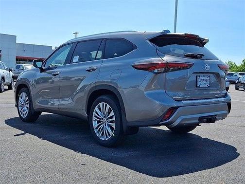 2025 Toyota Highlander Platinum