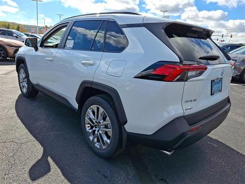 2025 Toyota RAV4 XLE Premium