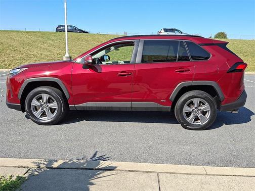 2022 Toyota RAV4 Hybrid XLE