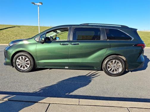 2021 Toyota Sienna XLE 7 Passenger
