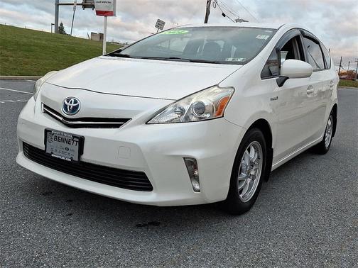 2014 Toyota Prius v Five