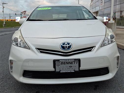 2014 Toyota Prius v Five