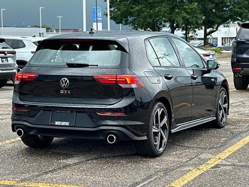 2025 Volkswagen Golf GTI 2.0T SE DSG