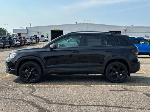 2025 Volkswagen Taos 1.5T SE Black