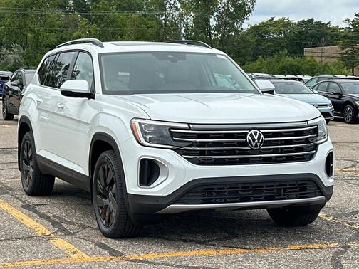 2025 Volkswagen Atlas 2.0T SE w/Technology 4MOTION
