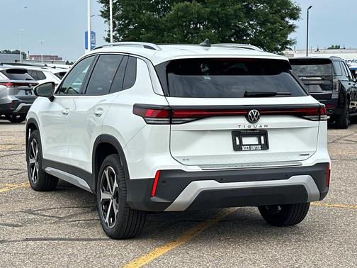 2025 Volkswagen Tiguan 2.0T SE 4MOTION