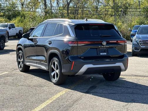 2025 Volkswagen Tiguan 2.0T SE