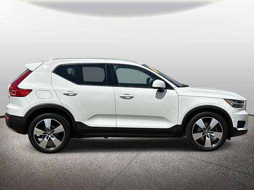 2019 Volvo XC40 T5 Momentum