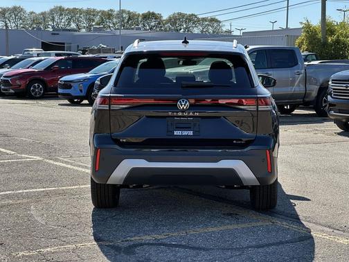 2025 Volkswagen Tiguan 2.0T SE 4MOTION