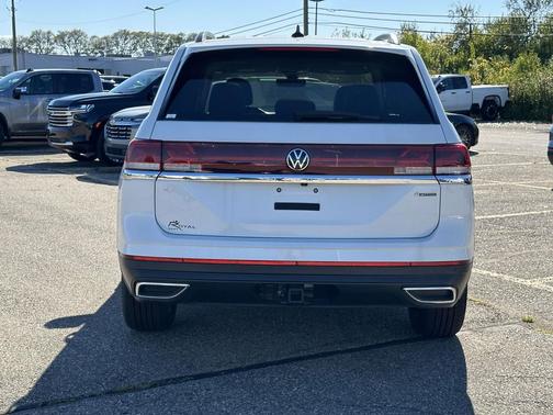 2025 Volkswagen Atlas 2.0T SE w/Technology 4MOTION