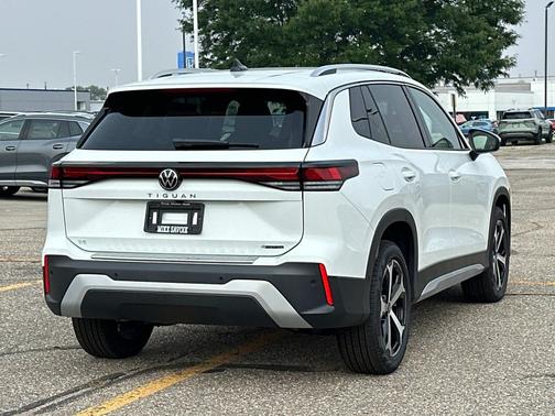 2025 Volkswagen Tiguan 2.0T SE 4MOTION