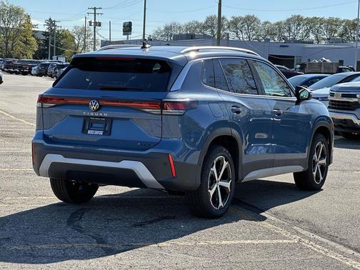 2025 Volkswagen Tiguan 2.0T SE 4MOTION
