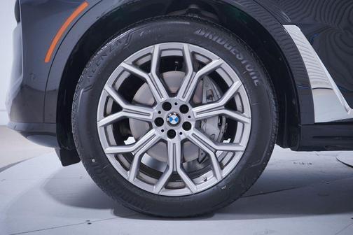 Black Sapphire Metallic 2024 BMW X7 xDrive40i