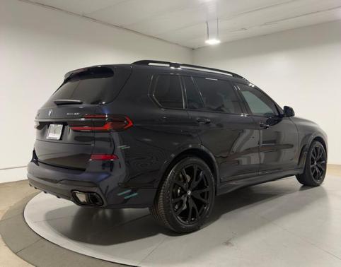 Carbon Black Metallic 2024 BMW X7 xDrive40i