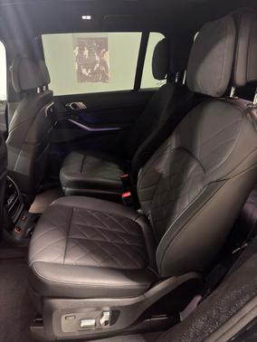 Carbon Black Metallic 2024 BMW X7 xDrive40i