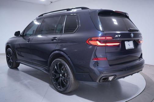 Carbon Black Metallic 2024 BMW X7 xDrive40i