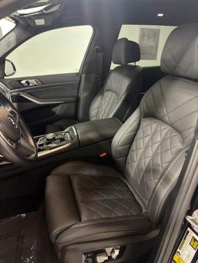 Carbon Black Metallic 2024 BMW X7 xDrive40i