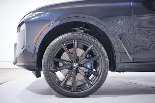 Carbon Black Metallic 2024 BMW X7 xDrive40i