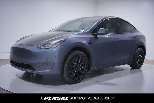 Midnight Silver Metallic 2023 Tesla Model Y Long Range