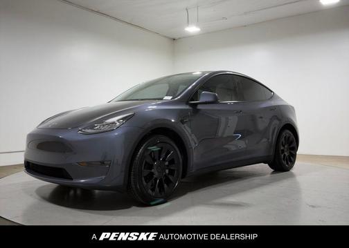 Midnight Silver Metallic 2023 Tesla Model Y Long Range